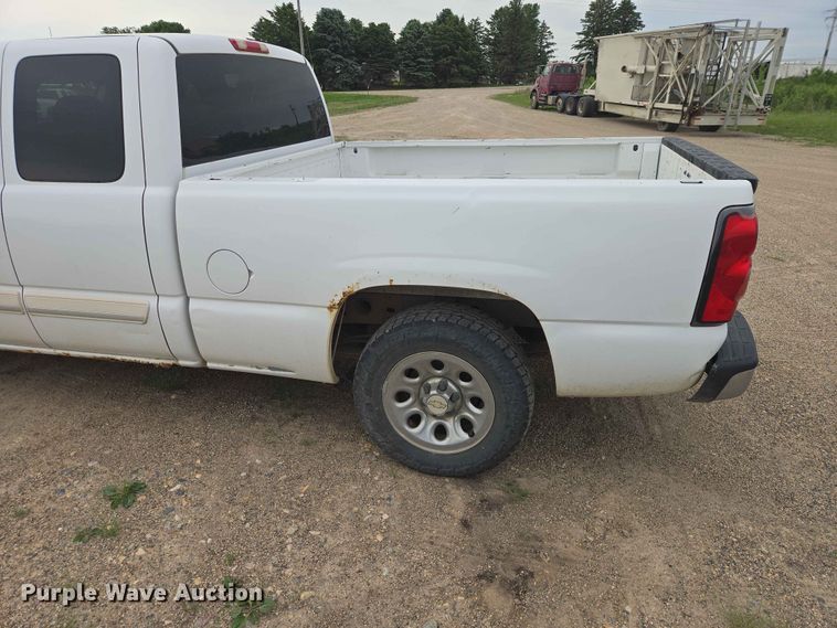 image for item ER1681 2007 Chevrolet Silverado 1500 Ext. Cab pickup truck