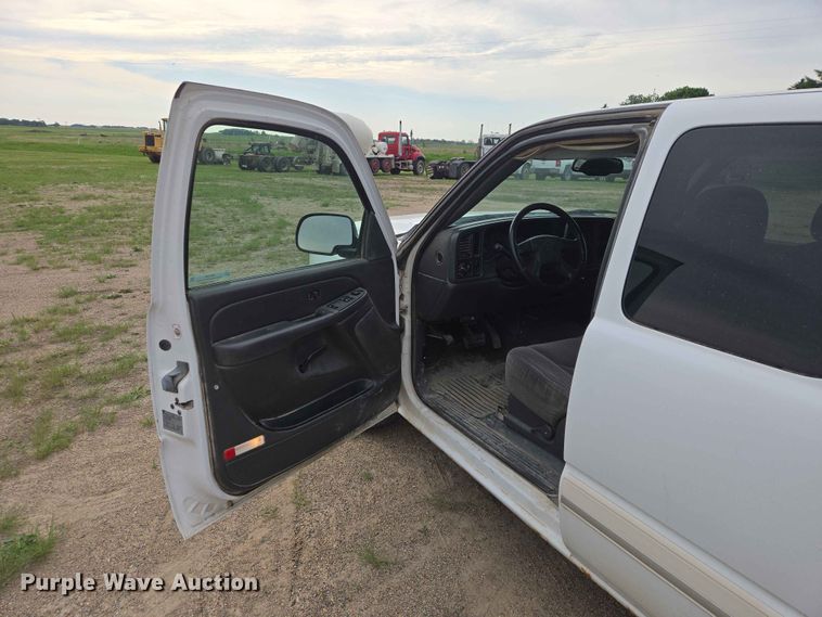 image for item ER1681 2007 Chevrolet Silverado 1500 Ext. Cab pickup truck
