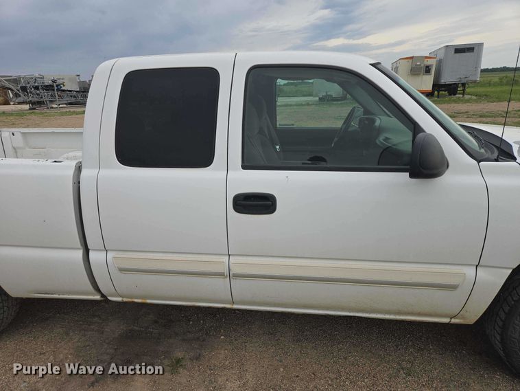 image for item ER1681 2007 Chevrolet Silverado 1500 Ext. Cab pickup truck