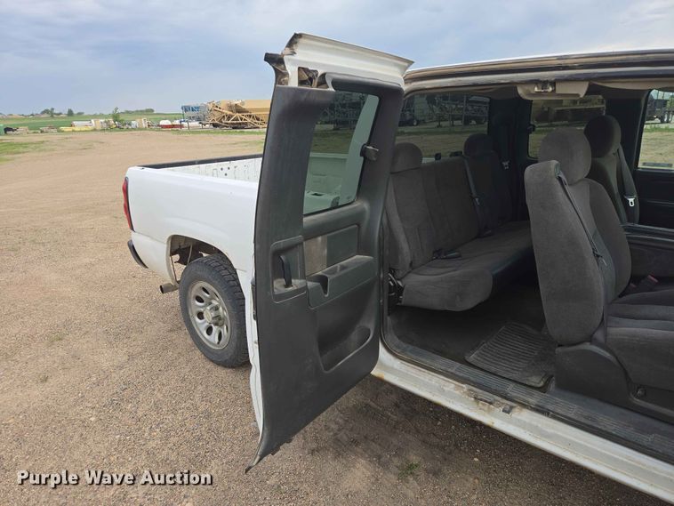 image for item ER1681 2007 Chevrolet Silverado 1500 Ext. Cab pickup truck
