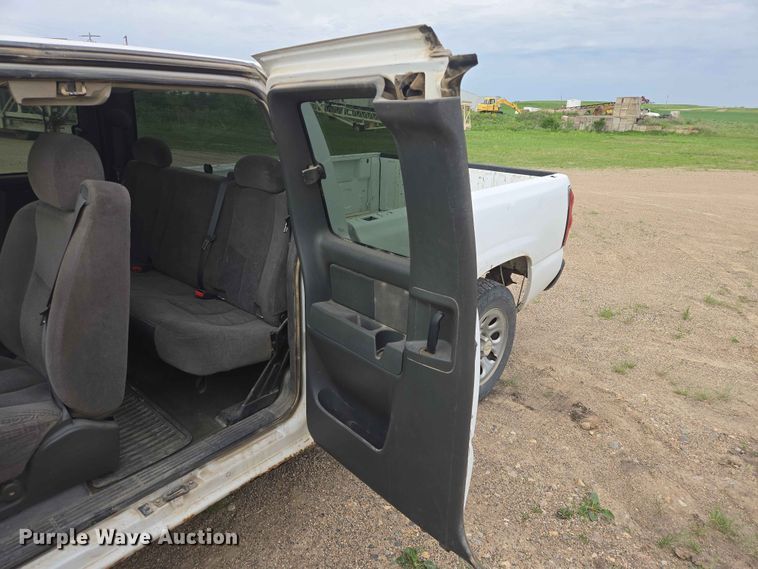 image for item ER1681 2007 Chevrolet Silverado 1500 Ext. Cab pickup truck