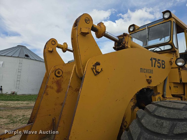 image for item ER1697 1973 Clark Michigan 175B wheel loader