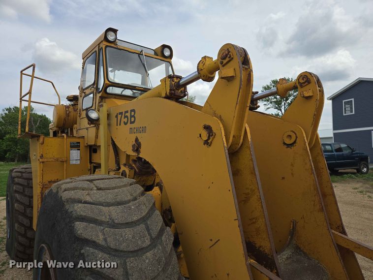 image for item ER1697 1973 Clark Michigan 175B wheel loader