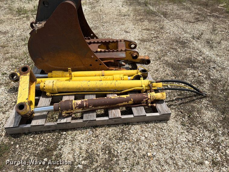 image for item ER3007 Kobelco SK115SRDZ-1E excavator