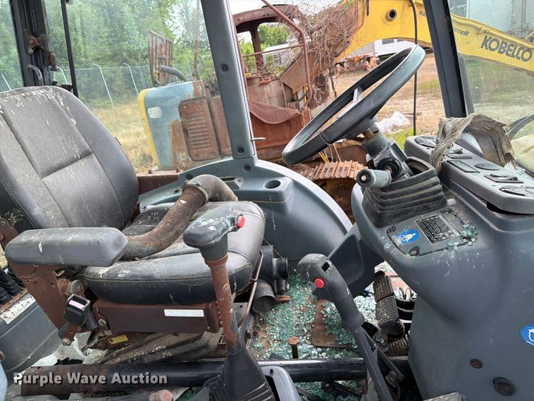 image for item ER3008 1997 New Holland 655E backhoe