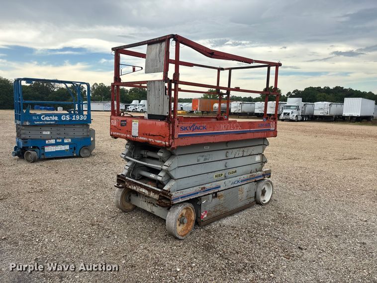 image for item ER3010 Skyjack SJIII 4626 scissor lift
