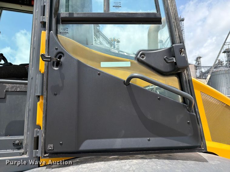 image for item ER3023 2024 John Deere 344P wheel loader