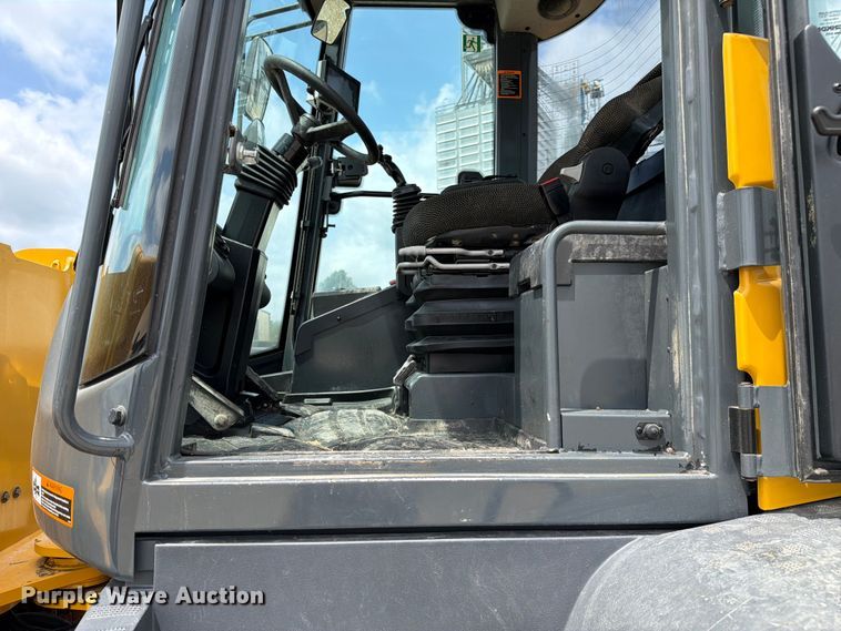 image for item ER3023 2024 John Deere 344P wheel loader
