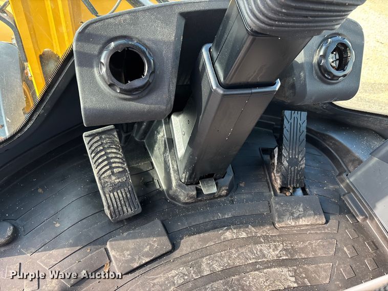 image for item ER3024 2023 John Deere 324P wheel loader