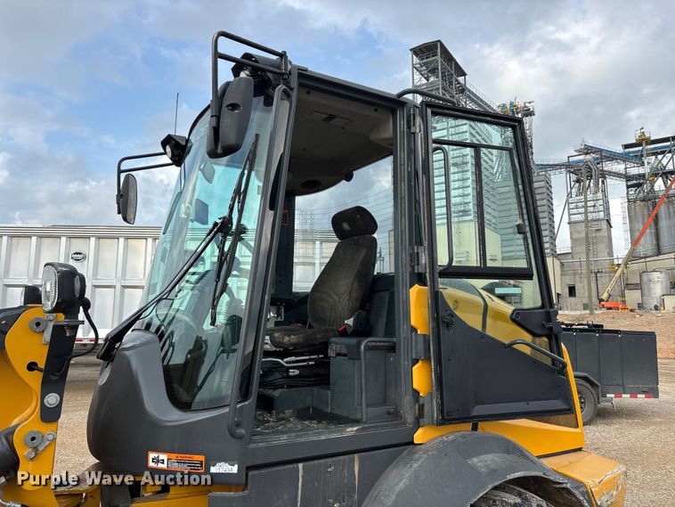 image for item ER3025 2024 John Deere 324P wheel loader