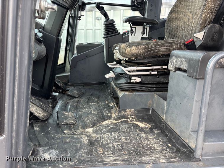 image for item ER3025 2024 John Deere 324P wheel loader