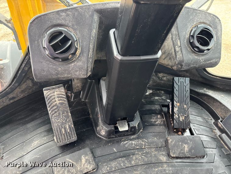 image for item ER3025 2024 John Deere 324P wheel loader