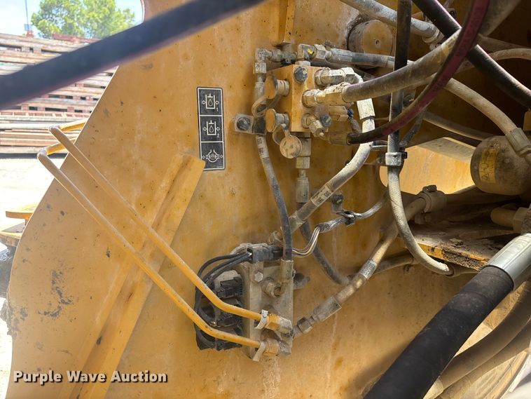 image for item ER7647 2019 Caterpillar 966M wheel loader