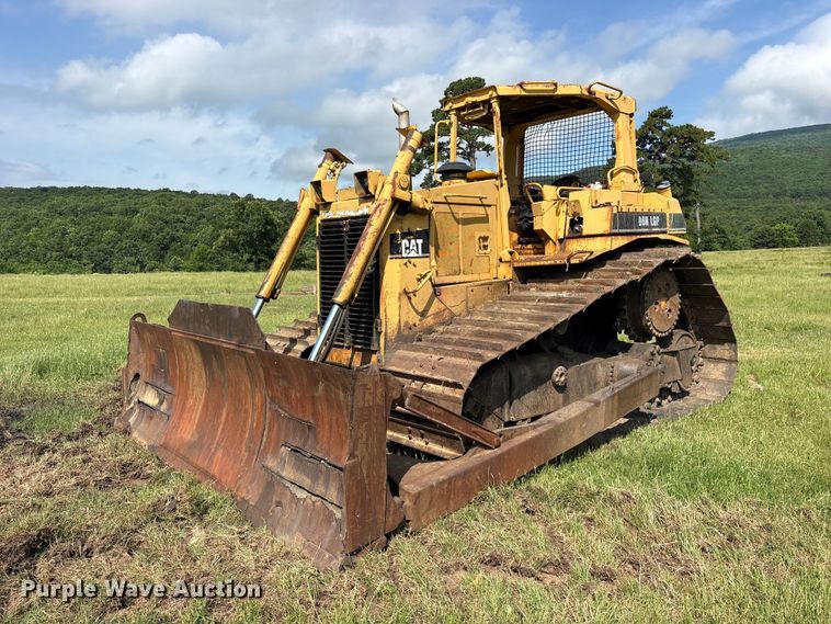 image for item ET2125 1995 Caterpillar D6H LGP dozer