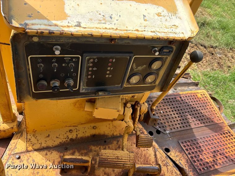 image for item ET2125 1995 Caterpillar D6H LGP dozer