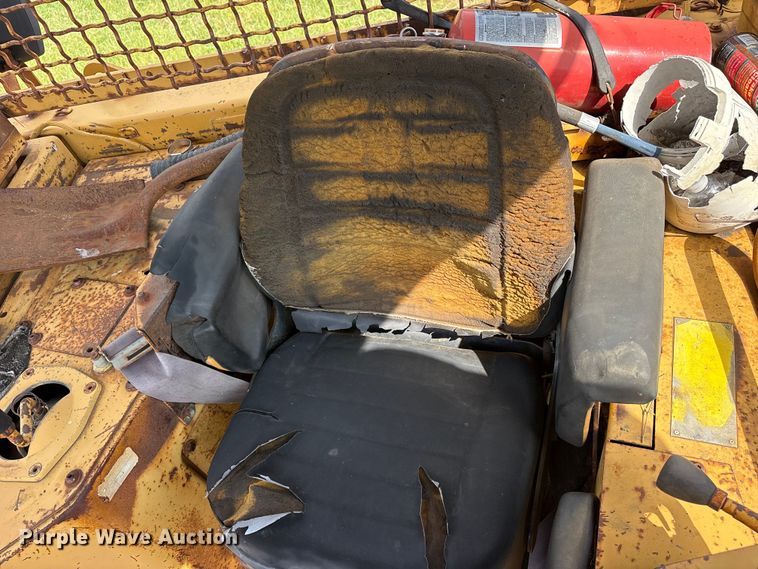 image for item ET2125 1995 Caterpillar D6H LGP dozer