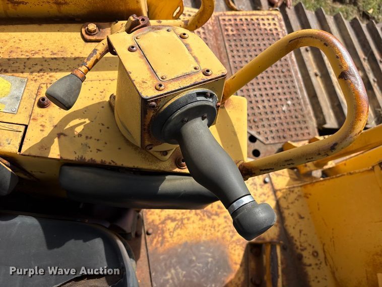 image for item ET2125 1995 Caterpillar D6H LGP dozer