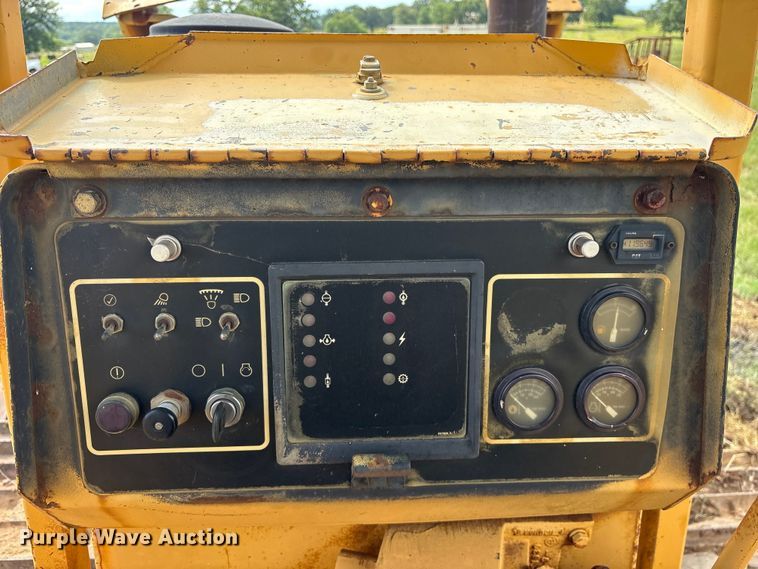 image for item ET2125 1995 Caterpillar D6H LGP dozer
