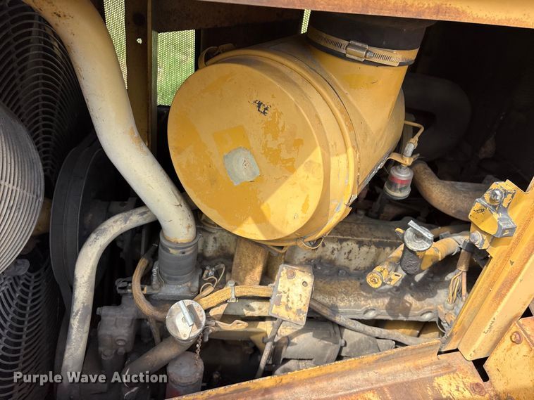 image for item ET2125 1995 Caterpillar D6H LGP dozer