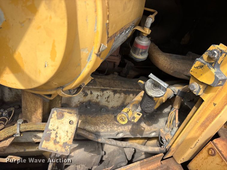 image for item ET2125 1995 Caterpillar D6H LGP dozer