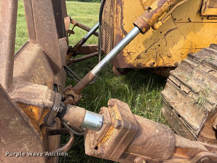 image for item ET2126 1980 Caterpillar D5B dozer