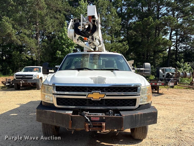 image for item ET2154 2012 Chevrolet Silverado 3500HD bucket truck