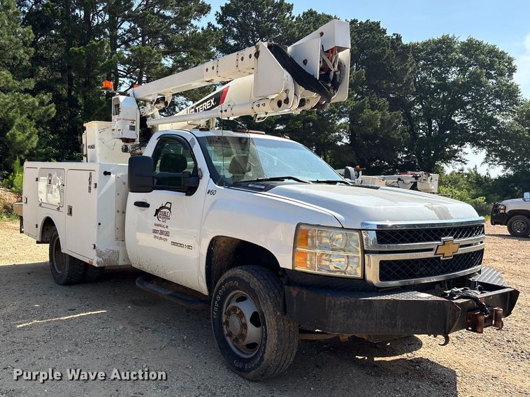 image for item ET2154 2012 Chevrolet Silverado 3500HD bucket truck