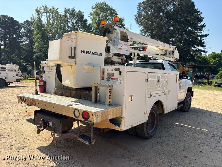 image for item ET2154 2012 Chevrolet Silverado 3500HD bucket truck