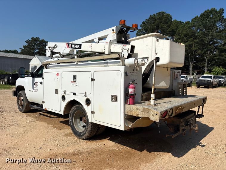 image for item ET2154 2012 Chevrolet Silverado 3500HD bucket truck