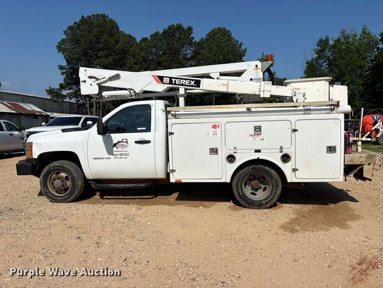 image for item ET2154 2012 Chevrolet Silverado 3500HD bucket truck