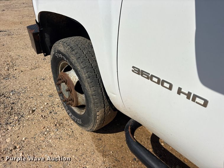 image for item ET2154 2012 Chevrolet Silverado 3500HD bucket truck