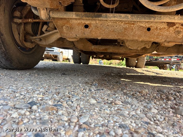 image for item ET2154 2012 Chevrolet Silverado 3500HD bucket truck