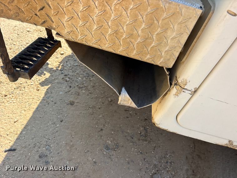 image for item ET2154 2012 Chevrolet Silverado 3500HD bucket truck