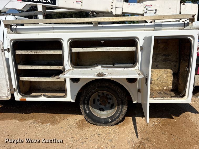 image for item ET2154 2012 Chevrolet Silverado 3500HD bucket truck