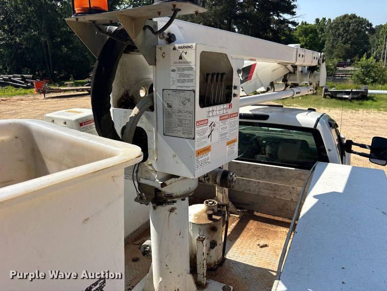 image for item ET2154 2012 Chevrolet Silverado 3500HD bucket truck