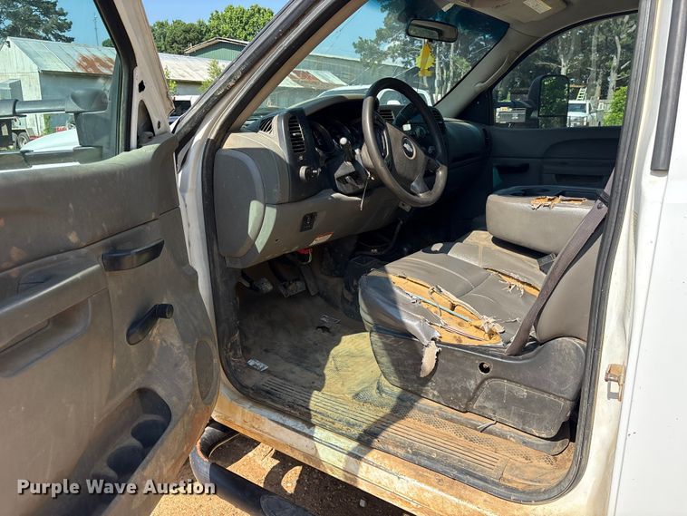 image for item ET2154 2012 Chevrolet Silverado 3500HD bucket truck