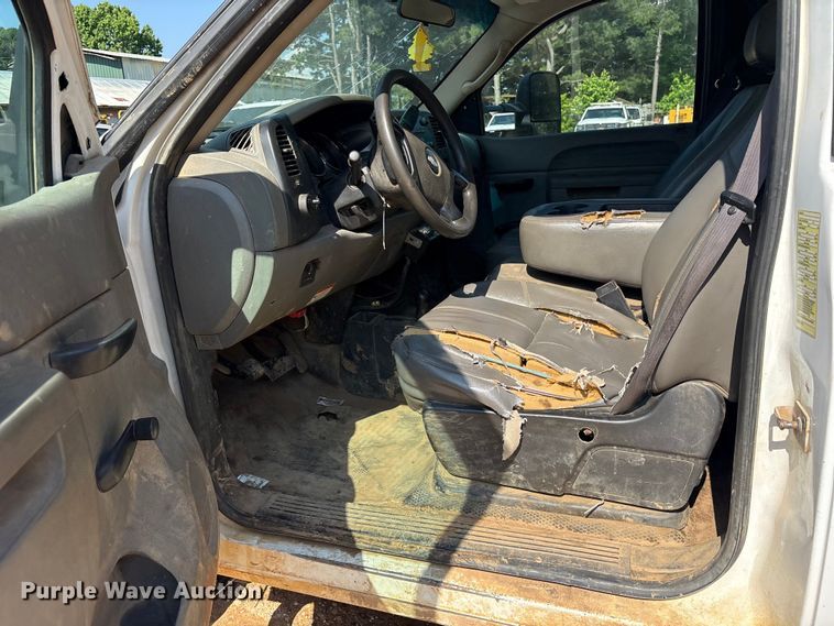 image for item ET2154 2012 Chevrolet Silverado 3500HD bucket truck