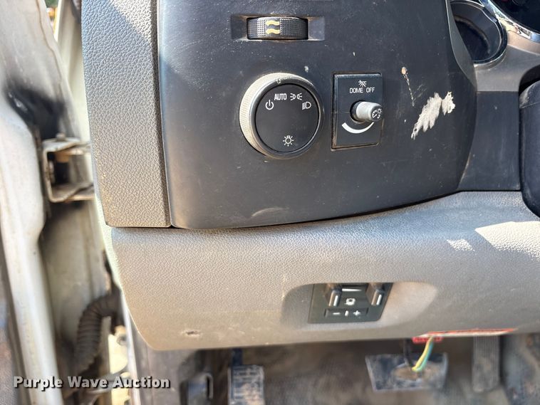 image for item ET2154 2012 Chevrolet Silverado 3500HD bucket truck