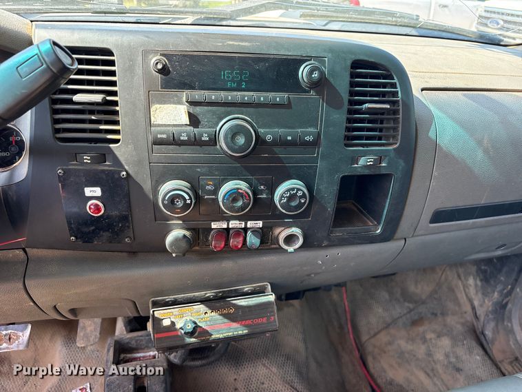 image for item ET2154 2012 Chevrolet Silverado 3500HD bucket truck