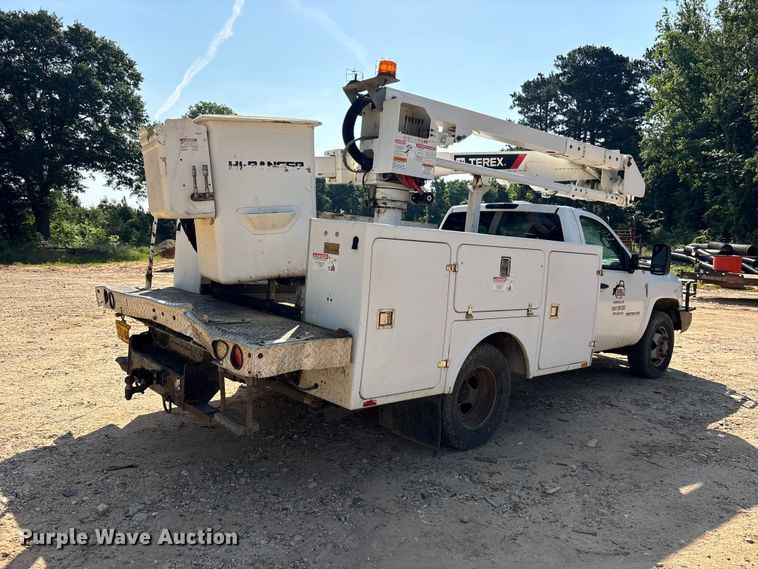 image for item ET2155 2013 Chevrolet Silverado 3500HD bucket truck