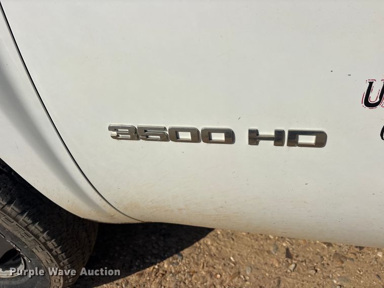 image for item ET2155 2013 Chevrolet Silverado 3500HD bucket truck