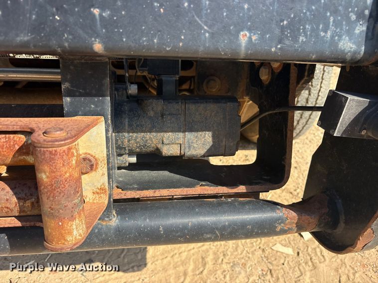image for item ET2155 2013 Chevrolet Silverado 3500HD bucket truck