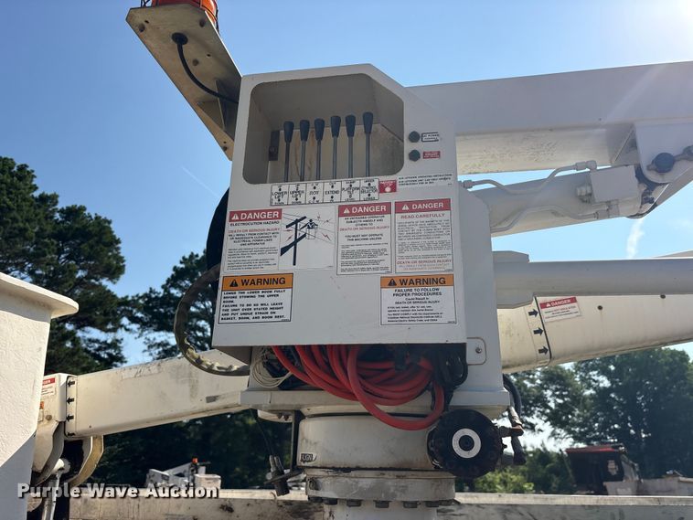 image for item ET2155 2013 Chevrolet Silverado 3500HD bucket truck