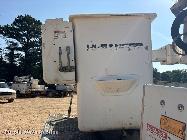 image for item ET2155 2013 Chevrolet Silverado 3500HD bucket truck