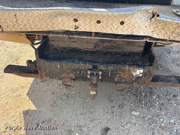 image for item ET2155 2013 Chevrolet Silverado 3500HD bucket truck