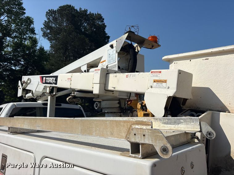 image for item ET2155 2013 Chevrolet Silverado 3500HD bucket truck