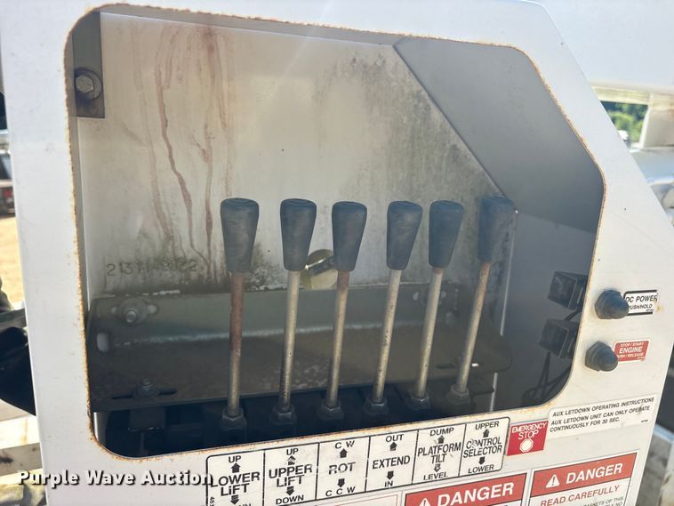 image for item ET2155 2013 Chevrolet Silverado 3500HD bucket truck