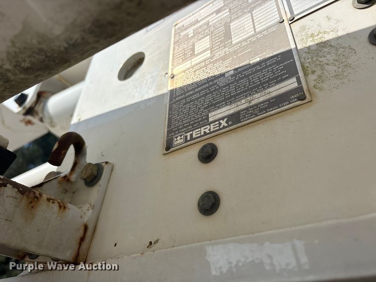 image for item ET2155 2013 Chevrolet Silverado 3500HD bucket truck
