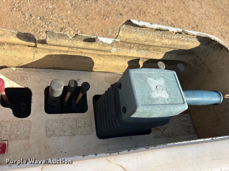 image for item ET2155 2013 Chevrolet Silverado 3500HD bucket truck