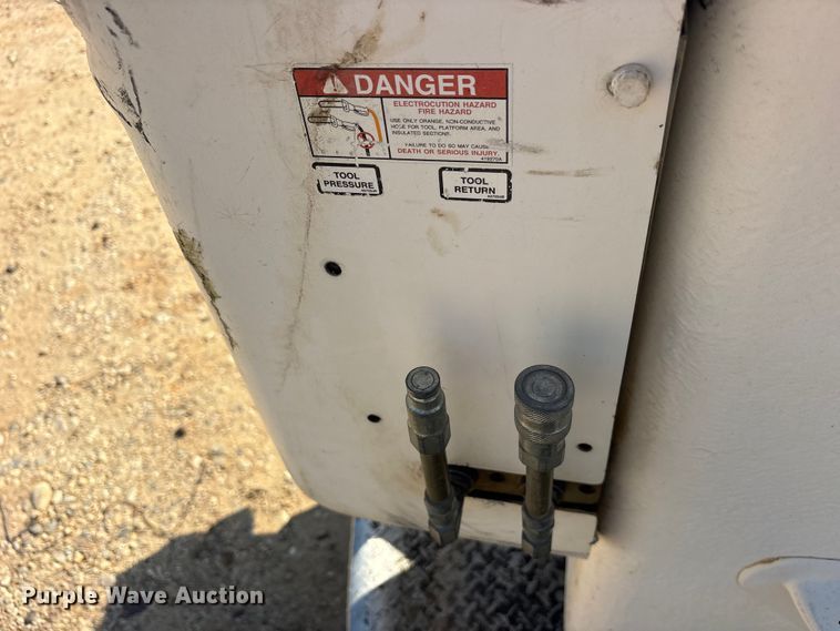 image for item ET2155 2013 Chevrolet Silverado 3500HD bucket truck